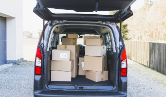 delivery-car-trunk-with-boxes